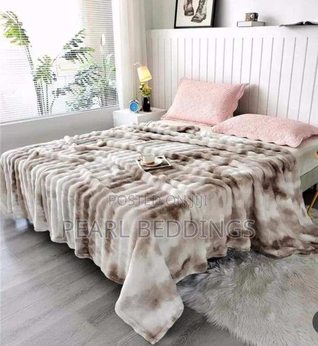 Premium Luxurious Cushion Bubble Blanket Available