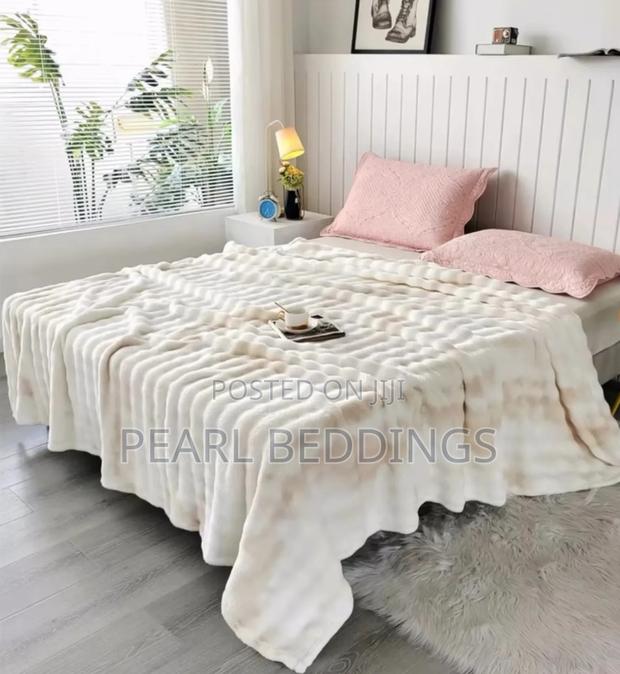 Premium Luxurious Cushion Bubble Blanket Available photo 2