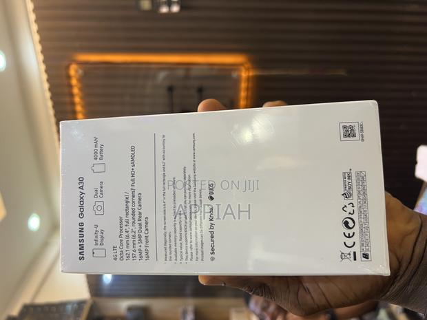 New Samsung Galaxy A30 64 GB photo 2