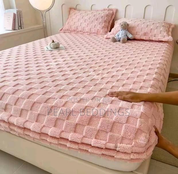 Premium Luxurious Soft and Comfy Flannel Blanket With 2 Pillowcases