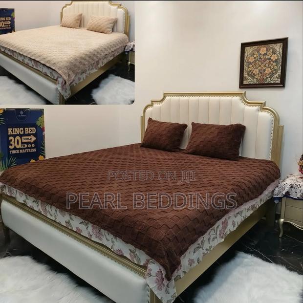 Premium Luxurious Soft and Comfy Flannel Blanket With 2 Pillowcases photo 7