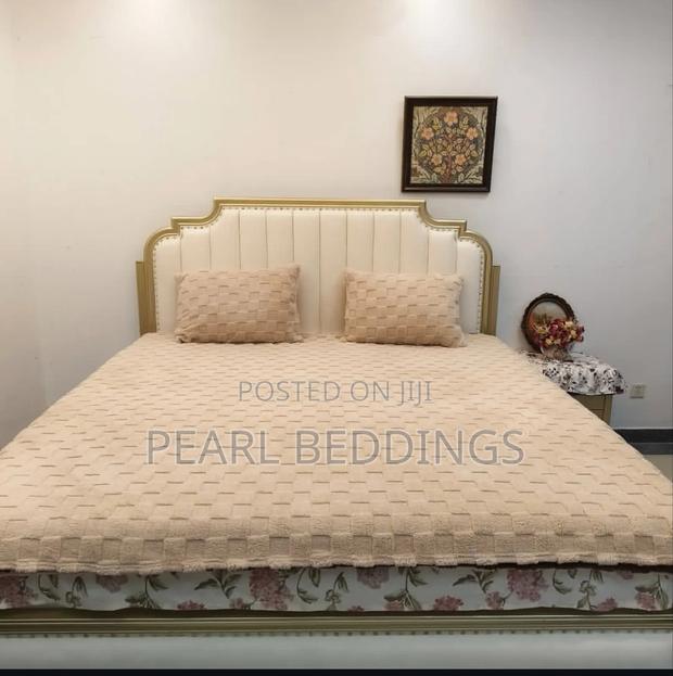 Premium Luxurious Soft and Comfy Flannel Blanket With 2 Pillowcases photo 9