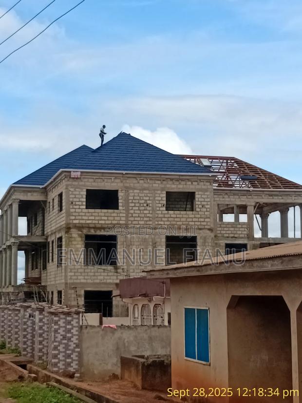 Carpenter Available in Ghana · Photo 2