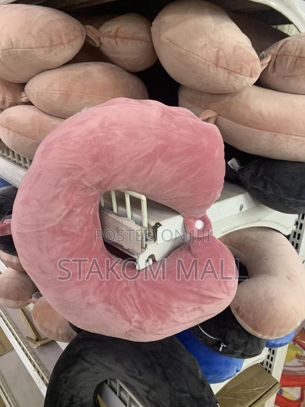 Neck Pillow- U Shaped · Photo 4