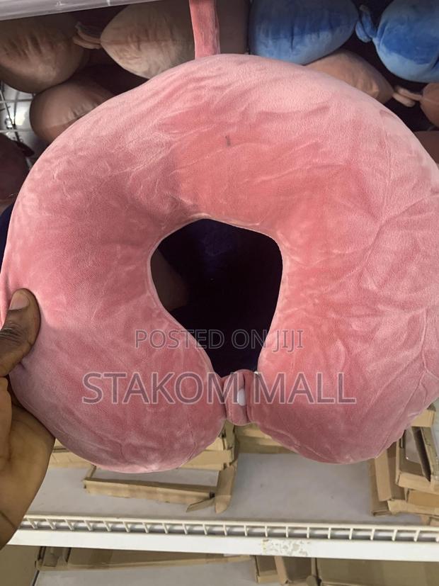 Neck Pillow- U Shaped · Photo 3