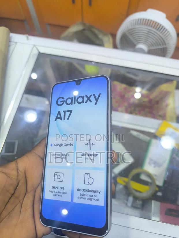 New Samsung Galaxy A17 256 GB Silver · Photo 2