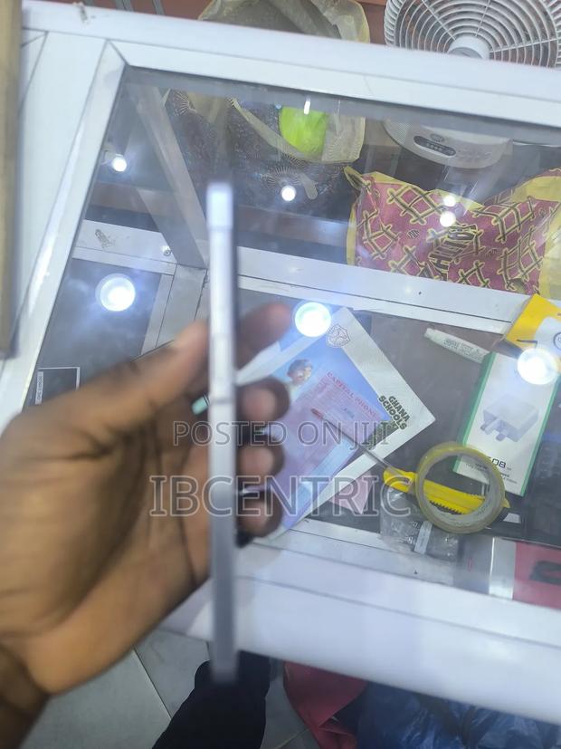 New Samsung Galaxy A17 256 GB Silver · Photo 3