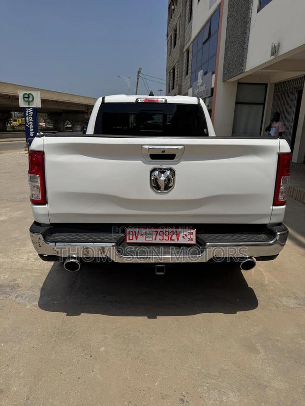 Dodge RAM 1500 5.7 Petrol AWD 2020 White photo 3