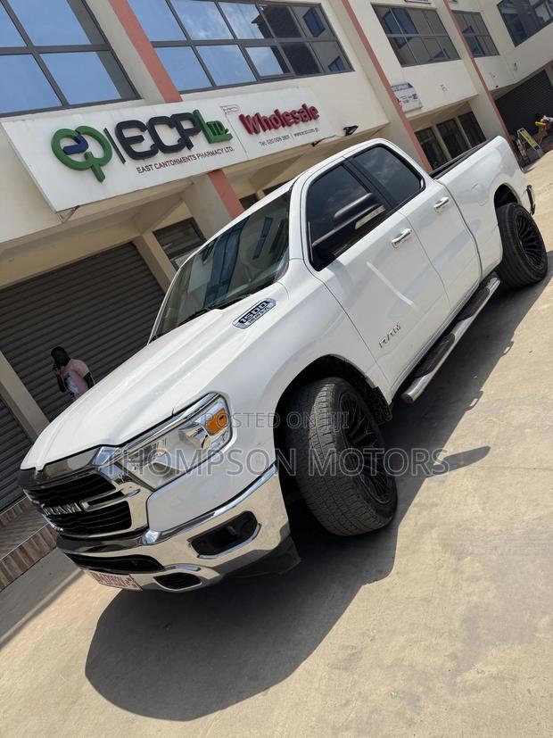 Dodge RAM 1500 5.7 Petrol AWD 2020 White photo 6