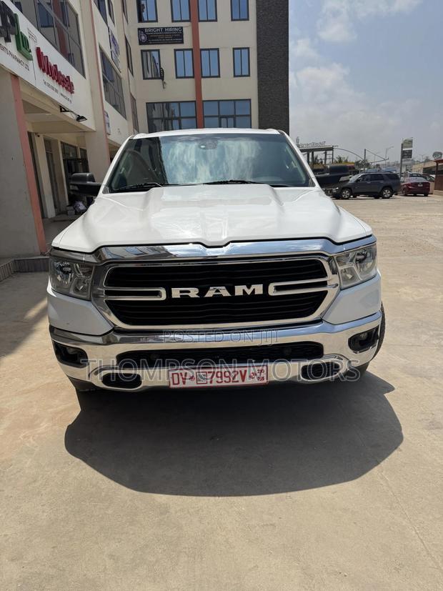 Dodge RAM 1500 5.7 Petrol AWD 2020 White photo 2