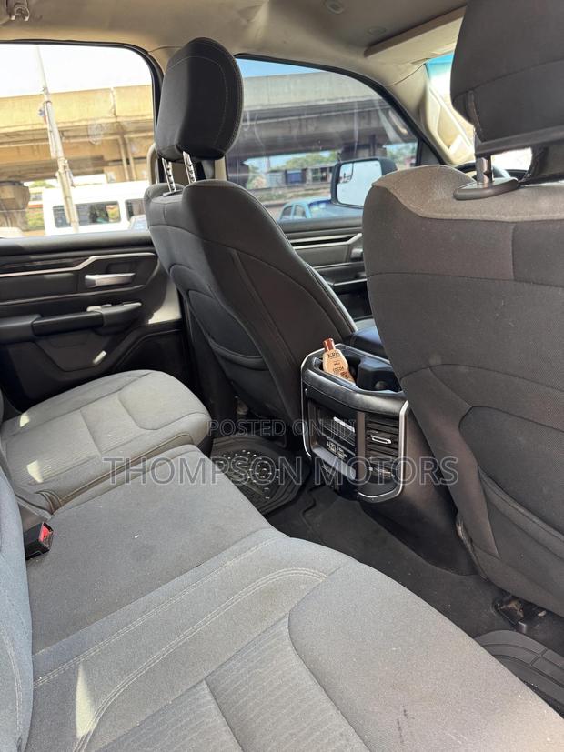 Dodge RAM 1500 5.7 Petrol AWD 2020 White photo 5