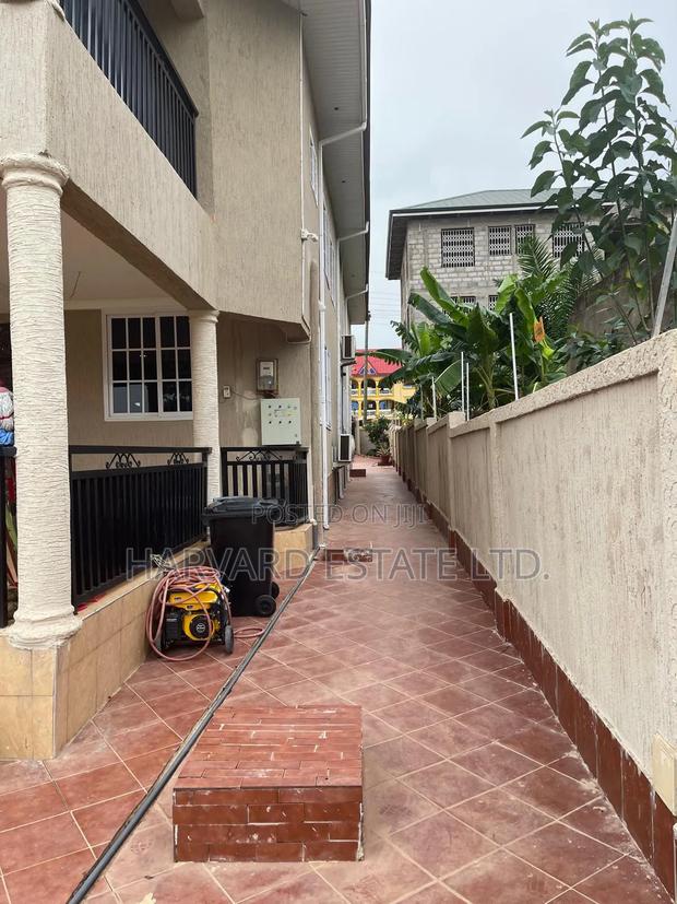 Executive 6 Bedrooms Fully Furnished House for Rent at Fumesua Ekyem photo 2
