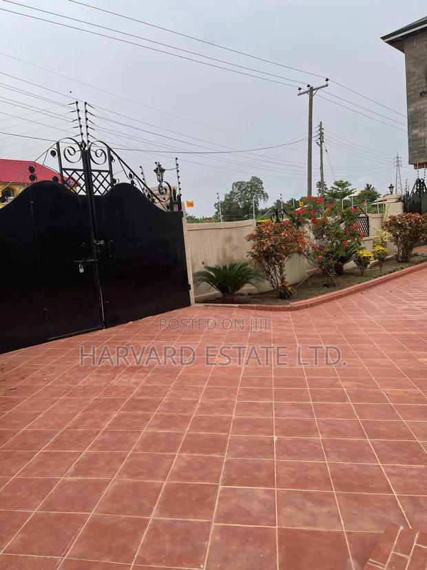 Executive 6 Bedrooms Fully Furnished House for Rent at Fumesua Ekyem photo 3