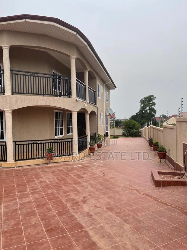 Executive 6 Bedrooms Fully Furnished House for Rent at Fumesua Ekyem photo 8