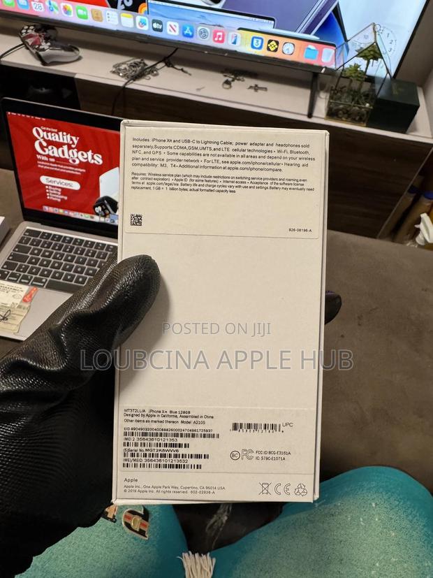 Apple iPhone 11 64 GB White · Photo 4
