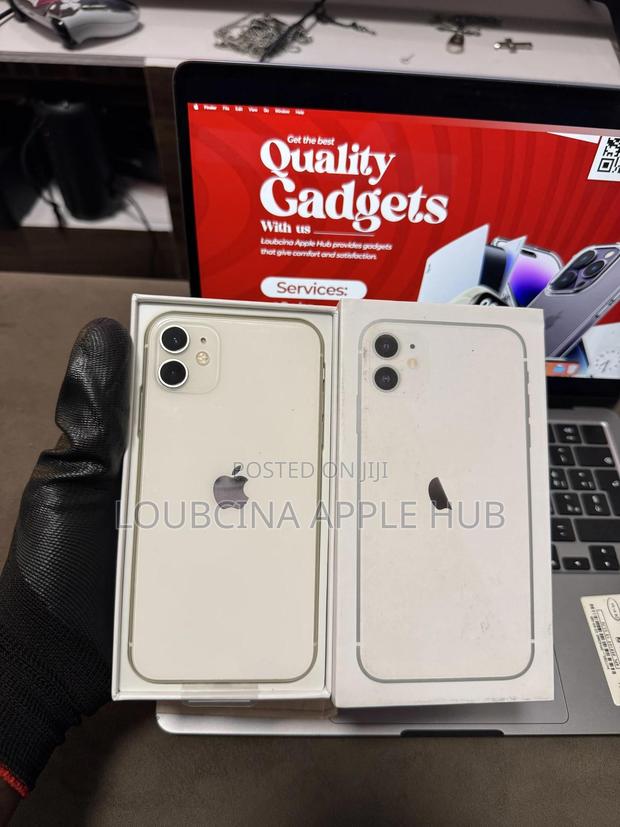 Apple iPhone 11 64 GB White · Photo 1