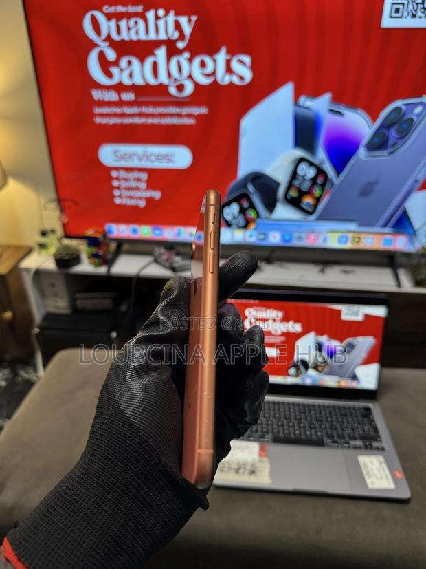 Apple iPhone XR 64 GB Orange · Photo 1