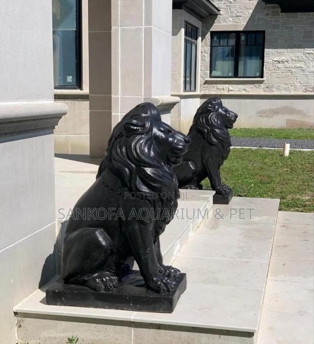 Ultra Classic Modern Lion Statue · Photo 4