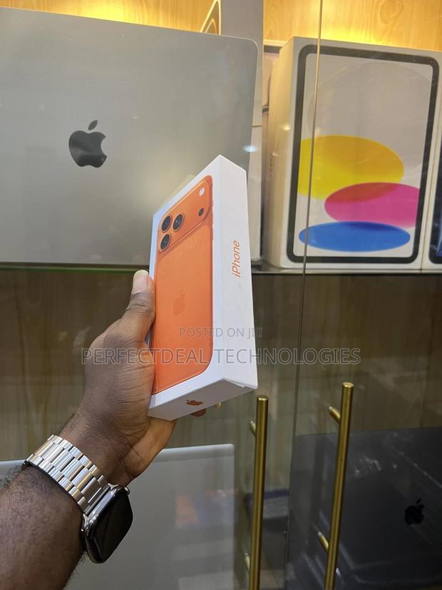 New Apple iPhone 17 Pro Max 256 GB Orange photo 3