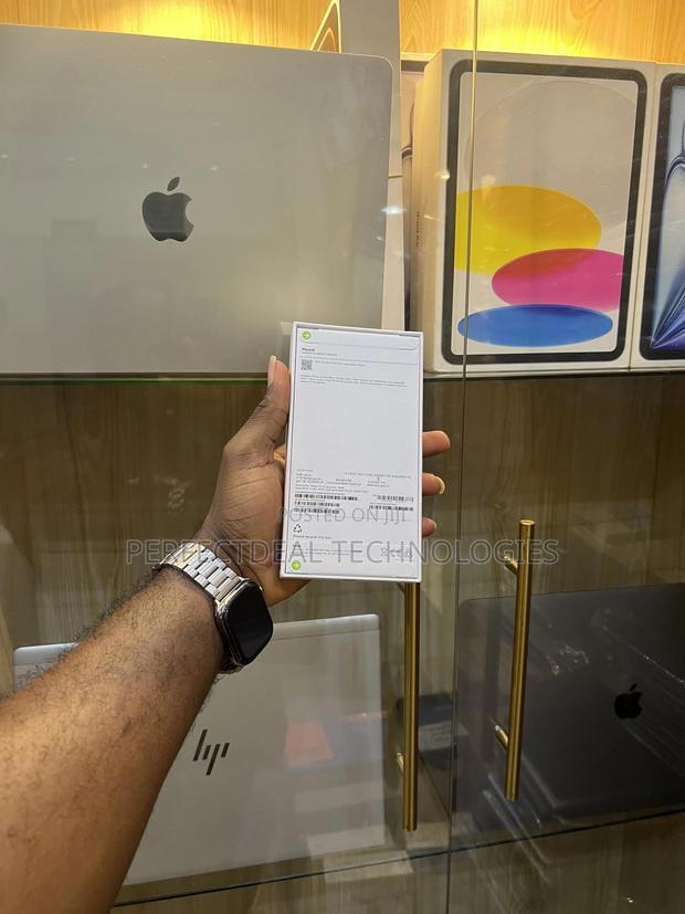New Apple iPhone 16 128 GB Blue photo 3