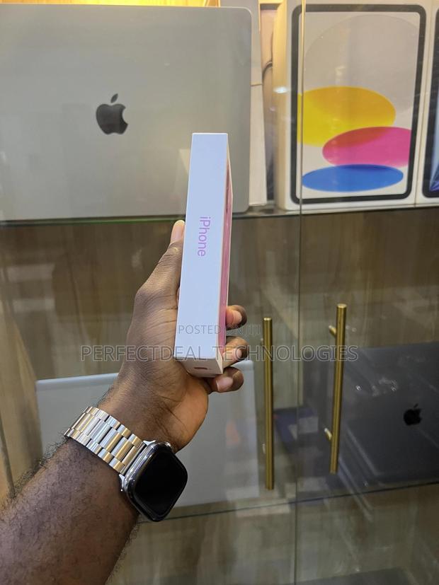 New Apple iPhone 16 128 GB Pink photo 2