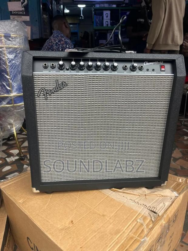 Fender Champion 65 Guitar Amplifier. · Photo 3