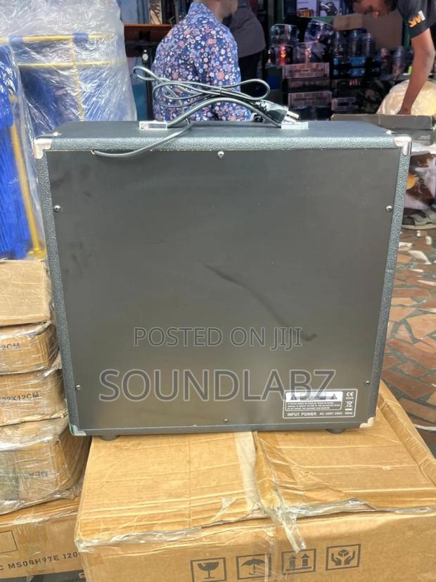 Fender Champion 65 Guitar Amplifier. · Photo 4