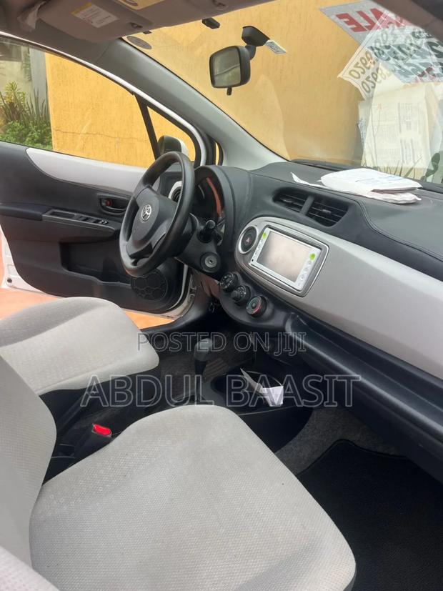 Toyota Vitz 1.5 FWD 5dr 2013 White