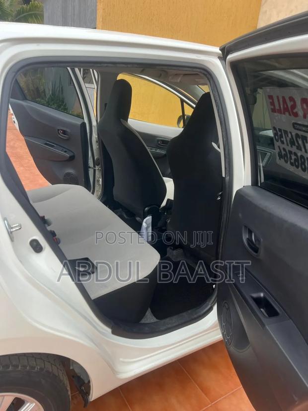 Toyota Vitz 1.5 FWD 5dr 2013 White