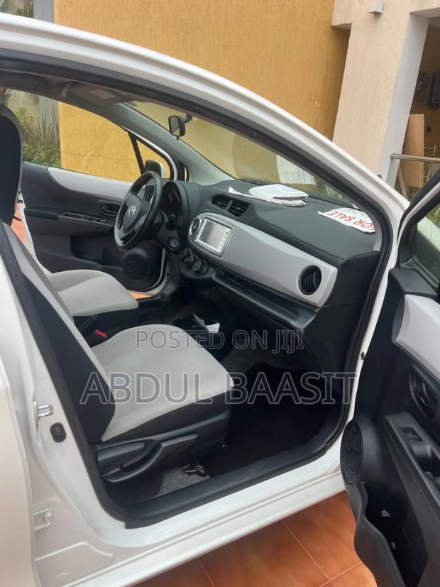 Toyota Vitz 1.5 FWD 5dr 2013 White