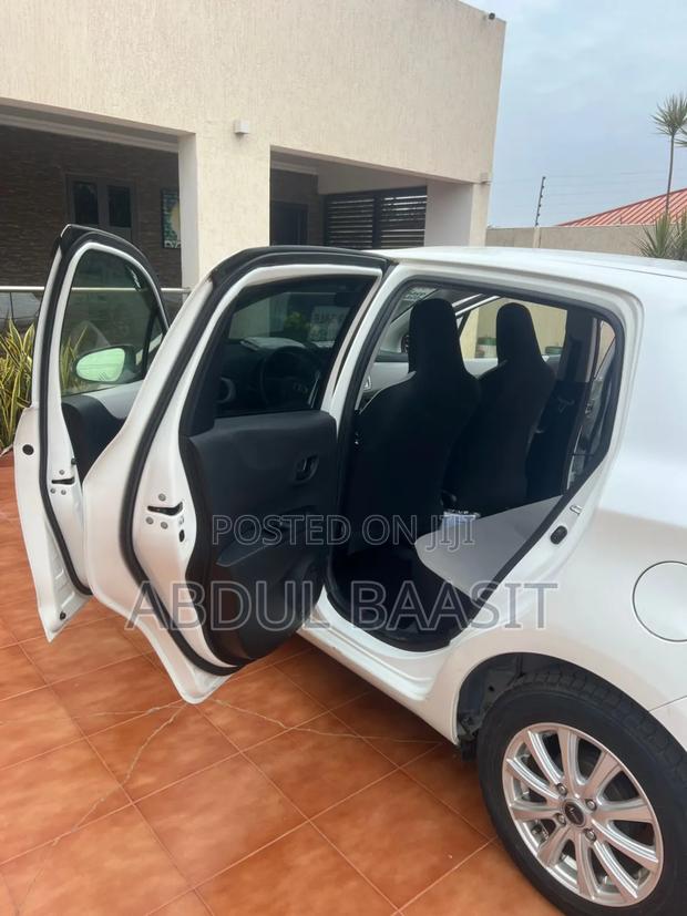 Toyota Vitz 1.5 FWD 5dr 2013 White