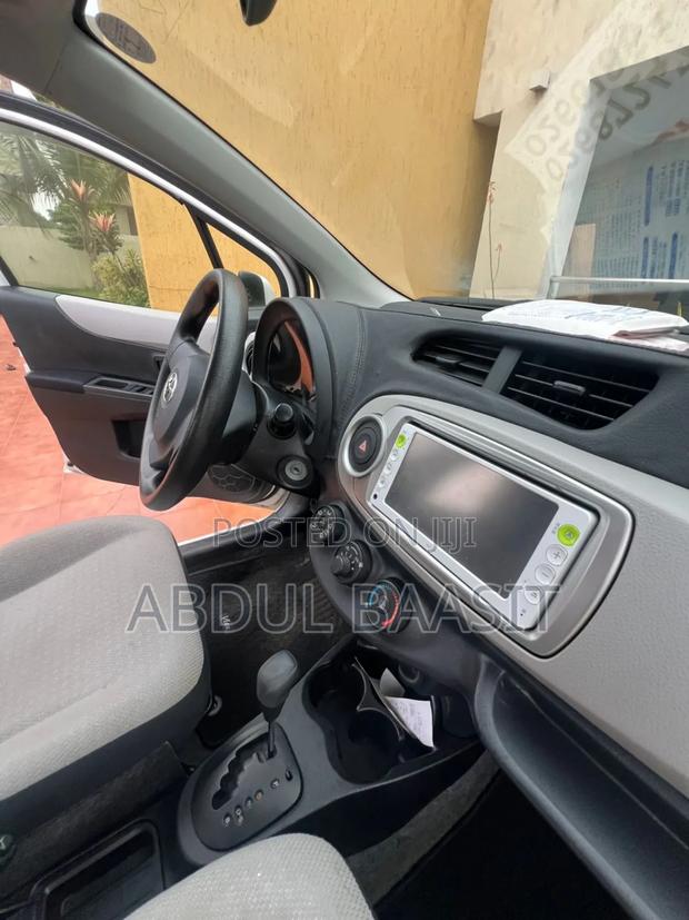 Toyota Vitz 1.5 FWD 5dr 2013 White