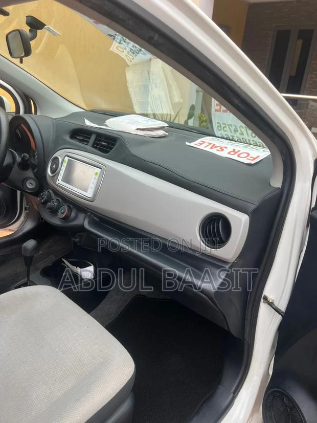 Toyota Vitz 1.5 FWD 5dr 2013 White