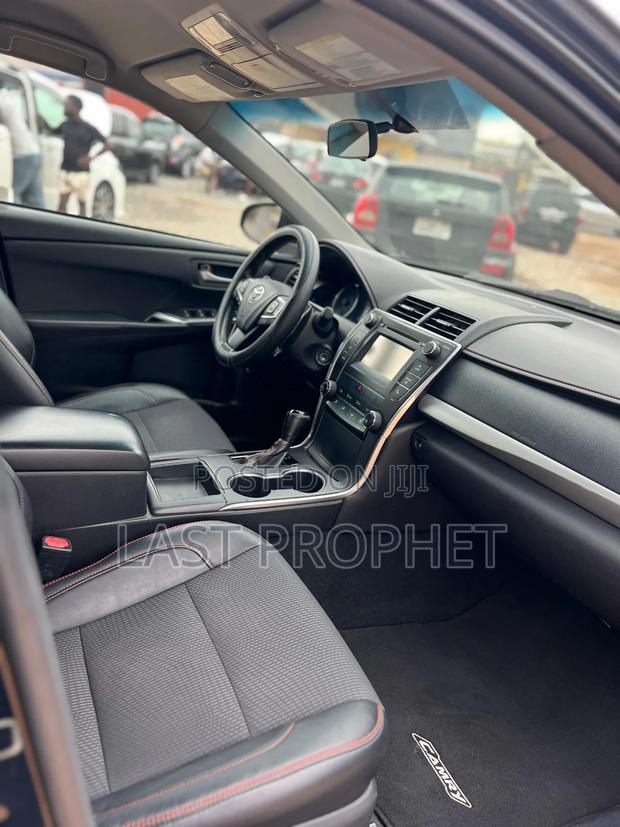 Toyota Camry SE 4dr Sedan (2.5L 4cyl 6A) 2017 Black photo 17