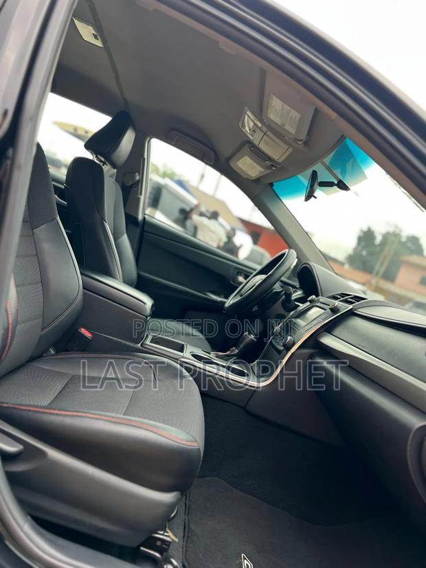 Toyota Camry SE 4dr Sedan (2.5L 4cyl 6A) 2017 Black photo 18