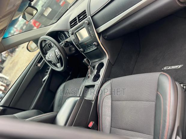 Toyota Camry SE 4dr Sedan (2.5L 4cyl 6A) 2017 Black photo 20