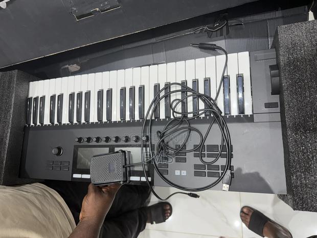 Native Instruments Komplete Kontrol S49 – Smart Keyboard Controller photo 2