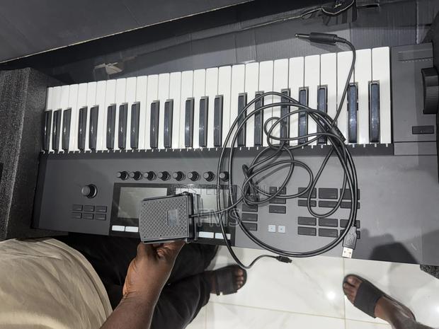 Native Instruments Komplete Kontrol S49 – Smart Keyboard Controller photo 3