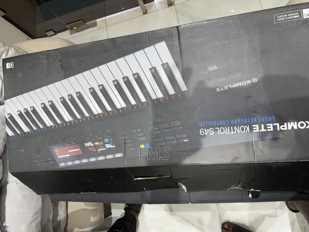 Native Instruments Komplete Kontrol S49 – Smart Keyboard Controller