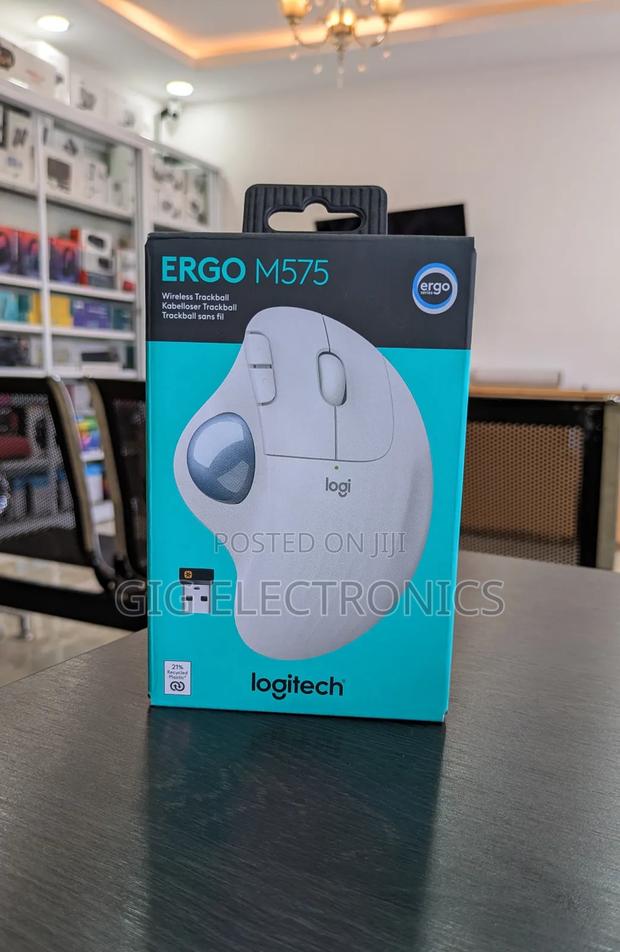 Logitech Ergo M575 Wireless Trackball Mouse · Photo 3