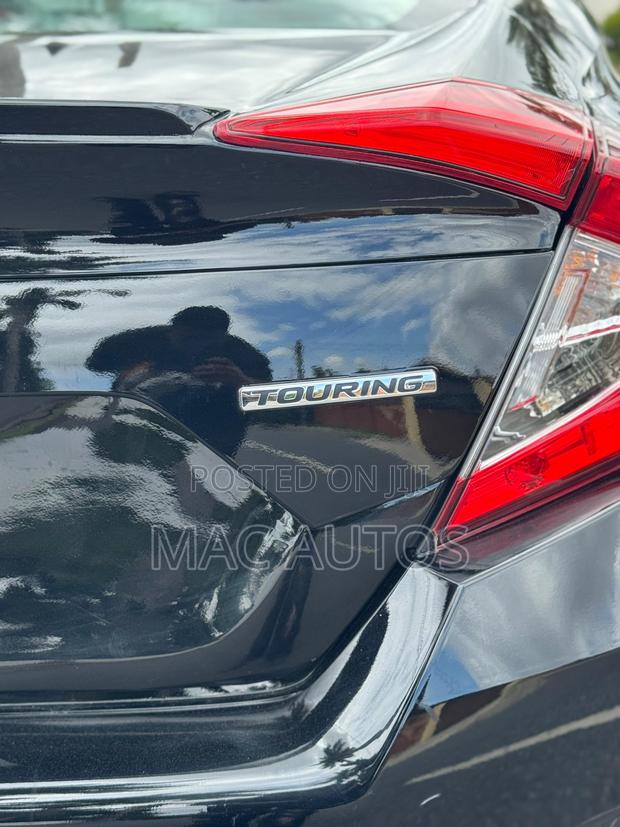 Honda Civic Touring 4dr Sedan (1.5L 4cyl) 2016 Black photo 5
