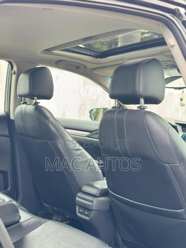 Honda Civic Touring 4dr Sedan (1.5L 4cyl) 2016 Black photo 11