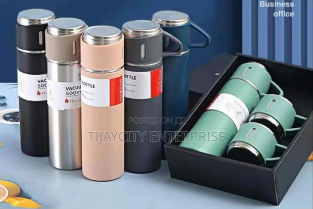 Vacuum Insulated Flask · Photo 2