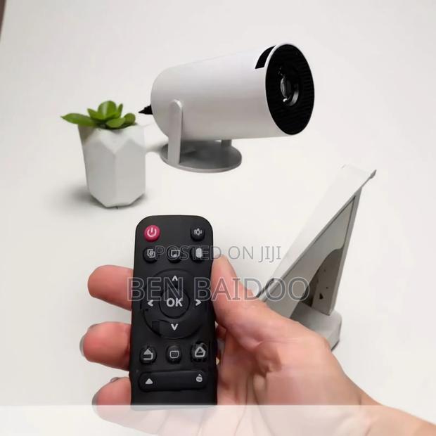 Ultra Hd Smart Projector (Quality Streaming Device) · Photo 3