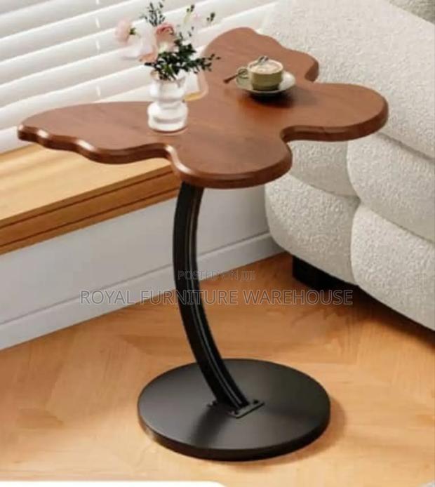 Butterfly Design C Shape Side Table · Photo 2