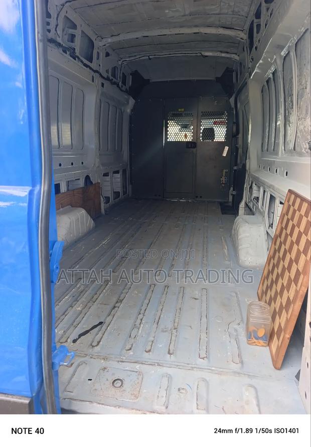 Ford Transit 2012 Blue photo 9