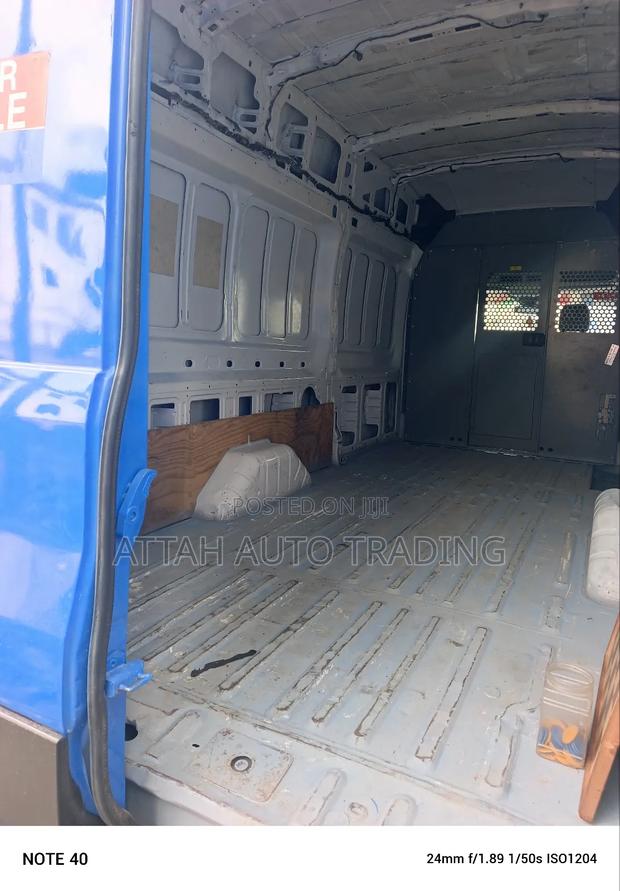Ford Transit 2012 Blue photo 10