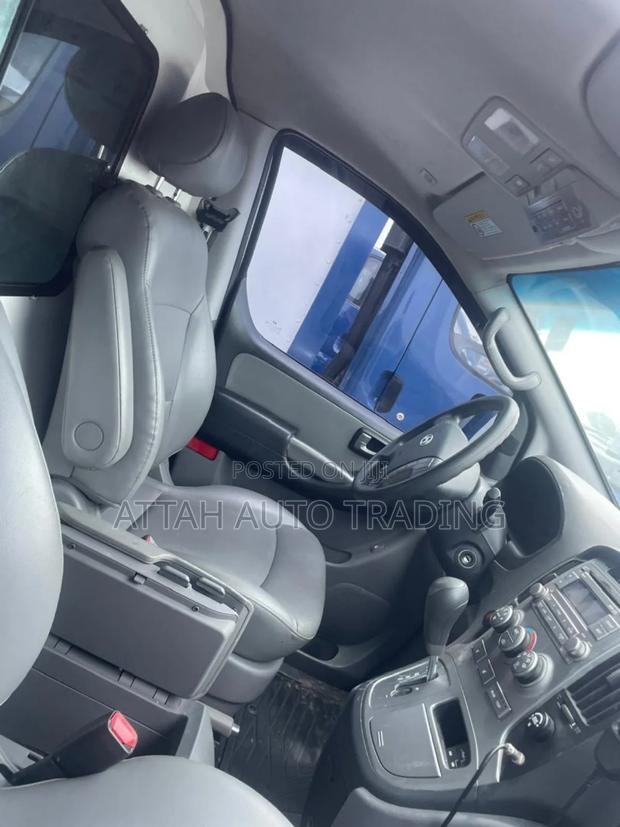 Hyundai H1 2014 White photo 3