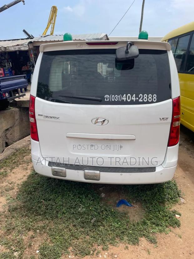 Hyundai H1 2014 White photo 4