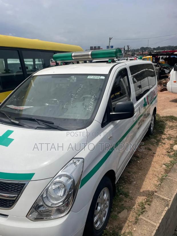 Hyundai H1 2014 White photo 5